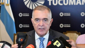 El gobernador Osvaldo Jaldo fue hospitalizado en Buenos Aires por un problema de salud