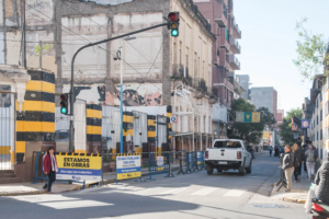 Habilitan media calzada en Mendoza al 200 mientras continúan los trabajos preventivos en un edificio