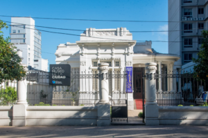 Estudiantes municipales conmemoraron el Día Internacional de los Museos con un abrazo simbólico en Casa Museo de la Ciudad