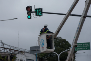 Con cuatro nuevos semáforos, refuerzan la seguridad vial en la zona norte de la capital