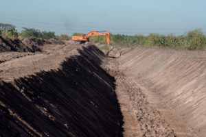 Aceleran la obra de ampliación de canales del barrio 360 viviendas, que beneficiará a más de 20.000 vecinos