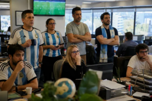La pasión por el fútbol convive con el empleo: nueve de cada diez mantienen su desempeño