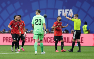 Fuerte apoyo de la FIFA al arbitraje de Argentina-Egipto y dura respuesta a las críticas