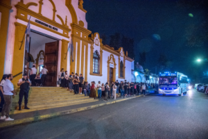 Una multitud disfrutó de una nueva visita teatralizada nocturna en el Cementerio del Oeste