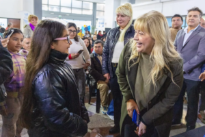 Más de 400 vecinos recibieron sus nuevos Ecolentes de manos de la intendente Rossana Chahla