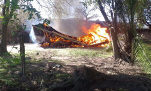 Incendio en Santa Rosa de Leales: una joven perdió todas sus pertenencias