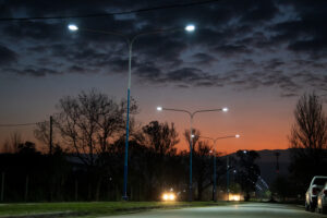 Avanza la puesta en valor de Campo Norte: colocaron 48 luminarias LED para transformar el predio de 25 hectáreas