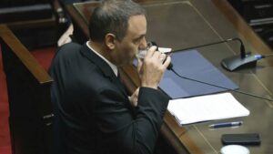 El juez Ariel Lijo otorgó una prórroga de 15 días a Manuel Adorni para justificar su patrimonio