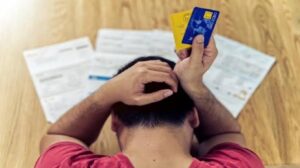 El riesgo del pago mínimo en la tarjeta de crédito: cómo evitar que los intereses multipliquen la deuda