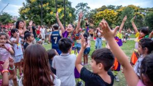 Mes de las Infancias: teatro, títeres, música y juegos con entrada libre y gratuita en los barrios de la capital