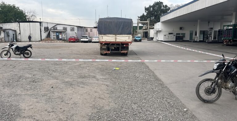 Tragedia en Banda del Río Salí: un camión atropelló y mató a una mujer en una estación de servicio