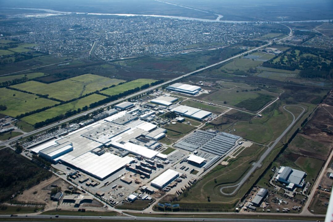 Inversión histórica en el país: Toyota destinará más de US$1.300 millones para fabricar vehículos electrificados en Zárate