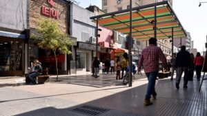 Feriado del 24 de septiembre: los comercios tucumanos podrán abrir sus puertas y no se pagará jornada doble