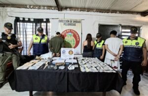 Narcomenudeo en Lules: secuestran cocaína para más de 1.000 dosis, un arma de fuego y demoran a tres personas