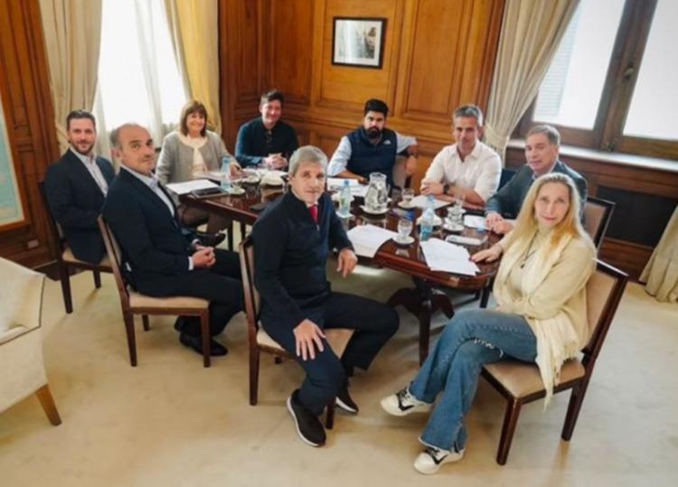 Tensiones en la Casa Rosada: la mesa política de La Libertad Avanza se reúne para calmar las aguas tras el revuelo por el Presupuesto 2027