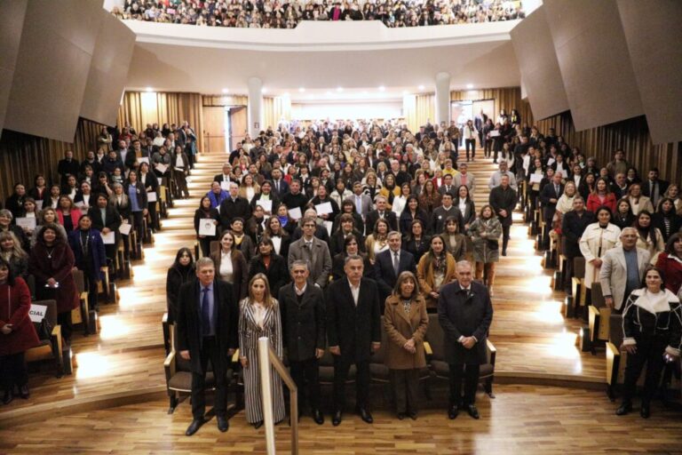 Reconocimiento docente en Tucumán: Osvaldo Jaldo destacó la educación como política de Estado