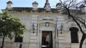 Peligro de derrumbe en la Comisaría Segunda: clausuran la histórica sede y mudan la atención al Predio Ferial