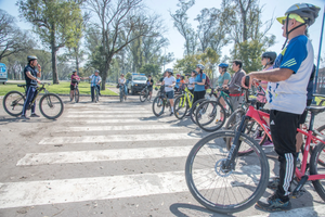 “Pedaleando el Parque”: debutó con éxito el nuevo circuito guiado en bicicleta por el pulmón verde de la capital