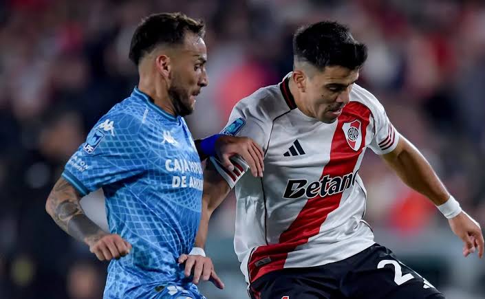 Escándalo en el Decano: bronca de los hinchas por la caída de la web y el fuerte aumento de las entradas para recibir a River