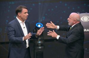 Choque de modelos en Brasil: Lula y Flavio Bolsonaro se cruzaron sin concesiones en el primer debate rumbo al balotaje