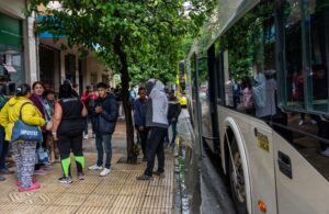 Fin de la temporada citrícola en Tucumán: 20 mil trabajadores golondrina buscan viajar a otras provincias y piden transporte gratuito