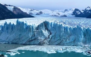 Alerta ambiental en la Patagonia: el Glaciar Perito Moreno perdió casi un kilómetro de frente en menos de 200 días