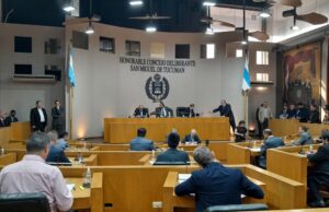 Sesión caliente en el Concejo: discuten la compra de la Escuela Gabriela Mistral y la eliminación de 59 tasas municipales