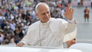 El Vaticano informa que el Papa León XIV pasó una primera noche estable tras ser operado con éxito por un cuadro de cáncer de pulmón