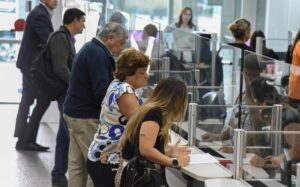 Certificados gratis y menos cargos en las facturas: las tasas que busca eliminar Rossana Chahla en la capital