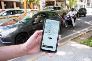 Colectivos, taxis y ahora apps: la Municipalidad puso en marcha el empadronamiento obligatorio de choferes en la capita