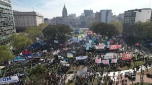 El Gobierno nacional confirmó el descuento salarial para los empleados estatales que adhieran al paro nacional convocado por ATE ante la falta de acuerdo en las paritarias.